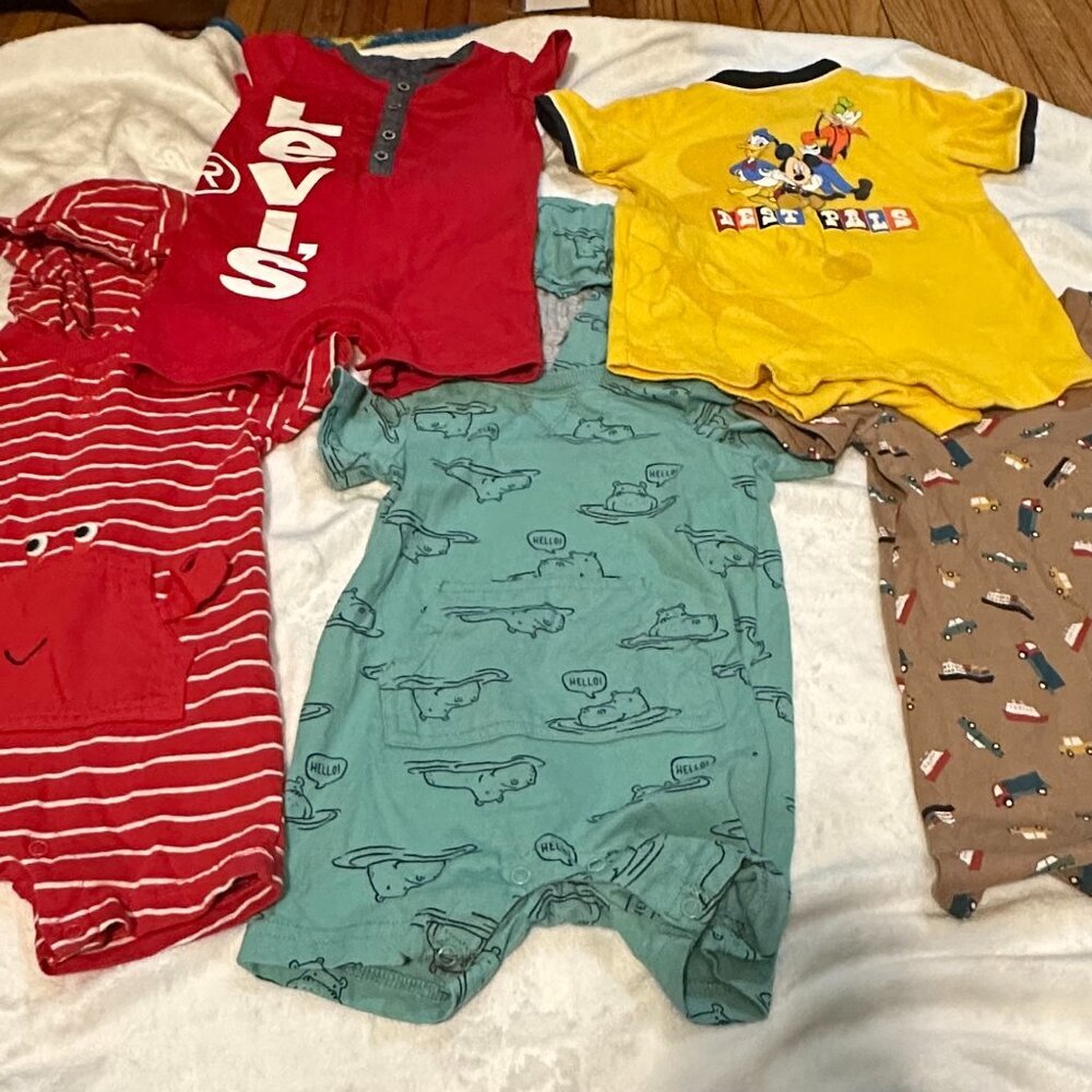 5 Pre-Owned Baby Boy 12 Month Rompers